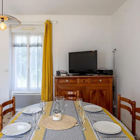 Au Milieu Des Vignes Country house Chateauthebaud