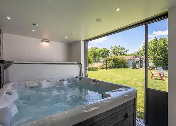 Au Milieu Des Vignes *