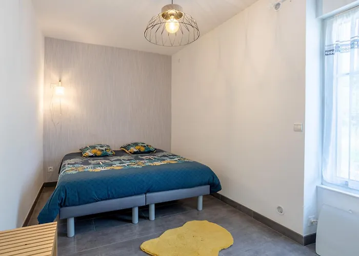 Au Milieu Des Vignes *